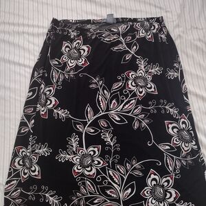 Koret Black and White Floral A-Line Skirt